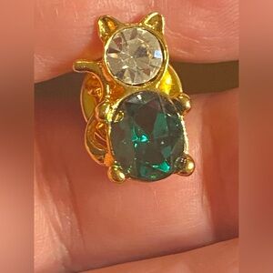 Cat Pin Brooch Faux Cat Lapel Collectible 3/4" faux rhinestone emerald color